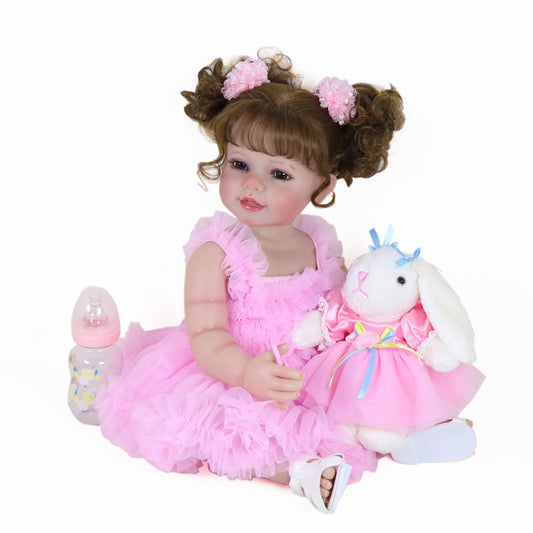 Poupée Reborn de 22 pouces - Mouvement joyeux avec un visage peint 3D, un corps en vinyle souple et des cheveux racinés, accompagné d'un petit lapin en peluche, parfait pour des cadeaux de Noël, d'Halloween ou de Thanksgiving.